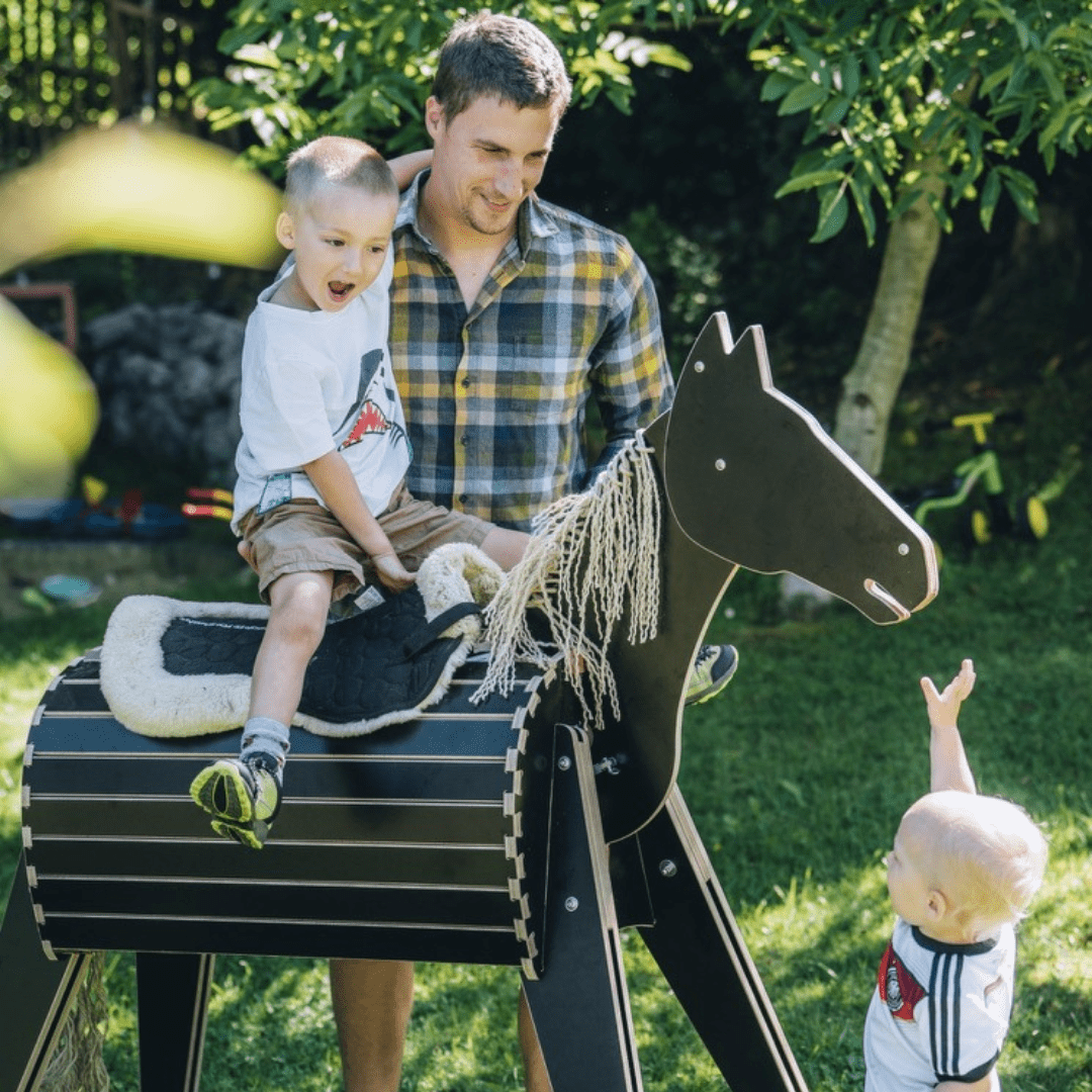 Warum dein Garten ein Holzpferd braucht